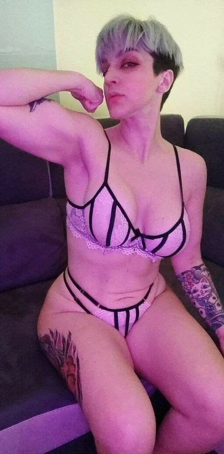 Sary Nekuro modèle chaud des photos