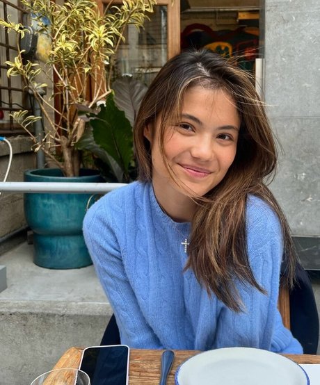 Emma Raducanu modèle adulte image