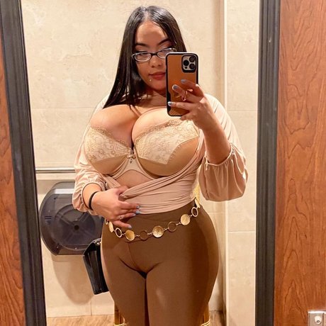 Jaki Senpai actrice hd des photos