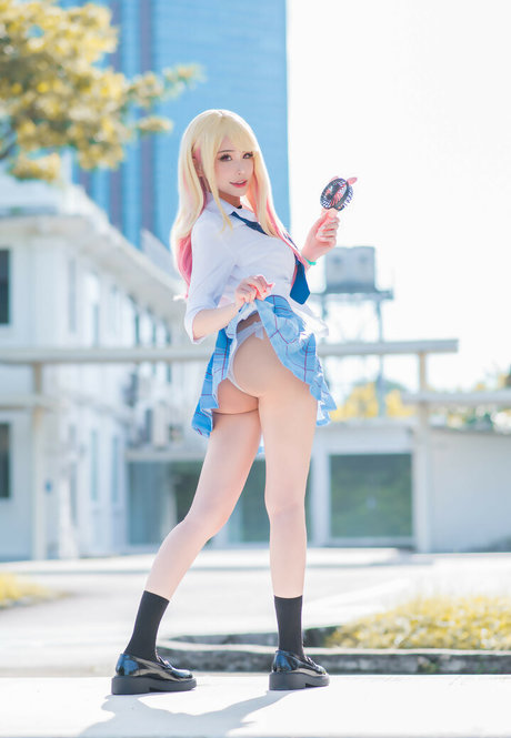 blonde étudiante onlyfans haut hd img