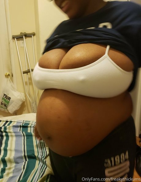 freakythickums actrice parfaite des photos