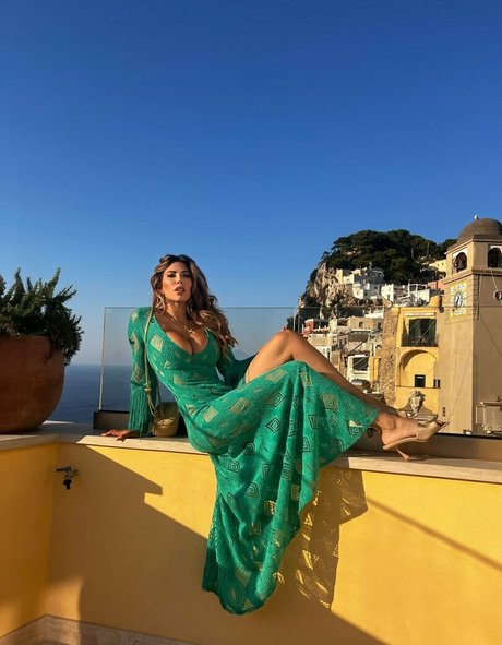 Abroadwithmila star du porno gratuite photo