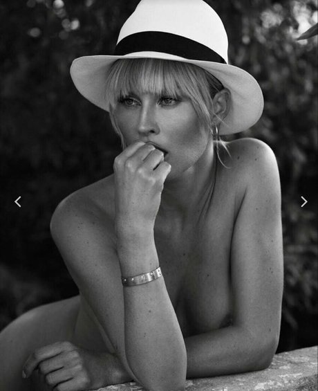 Onlysimonafans modèle magnifique galeries