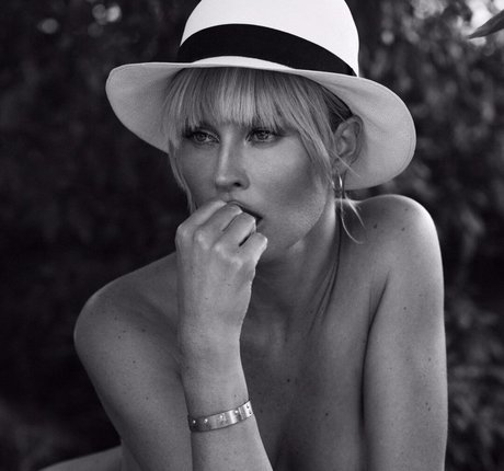 Onlysimonafans star érotique galeries