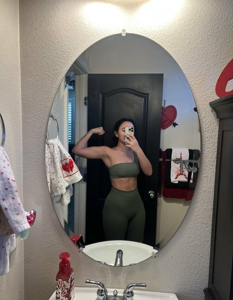 Chellchee actrice pornographique des photos