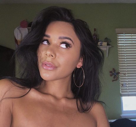 Chellchee actrice de nus photos