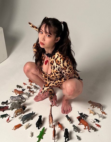 Suzuki Fumina modèle pornographique galerie