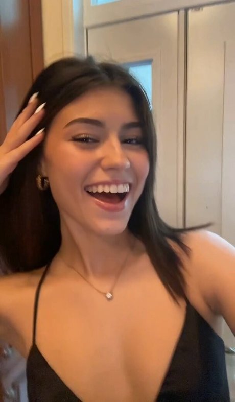 Ava Rose Beaune modèle xxx galerie