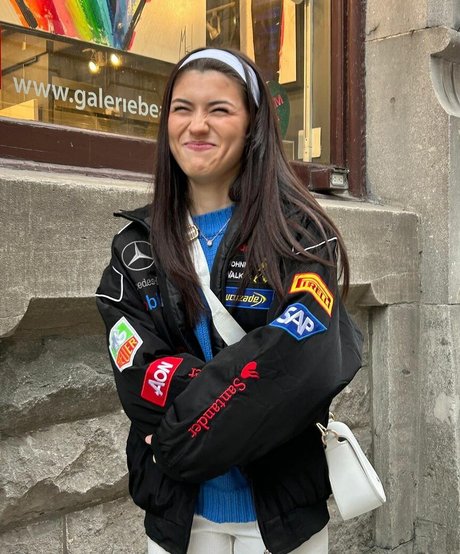 Ava Rose Beaune haut modèle photo