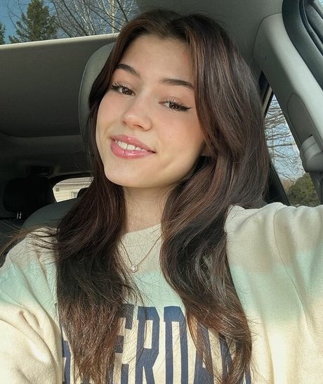 Ava Rose Beaune meilleur modèle des photos