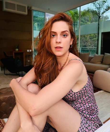 Sophia Abrahao modèle hd des photos