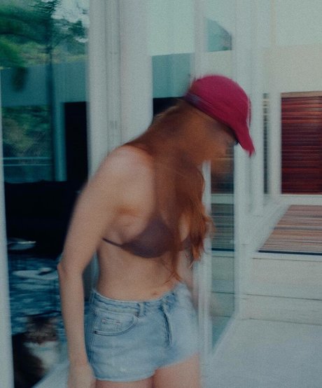 Sophia Abrahao modèle nu image