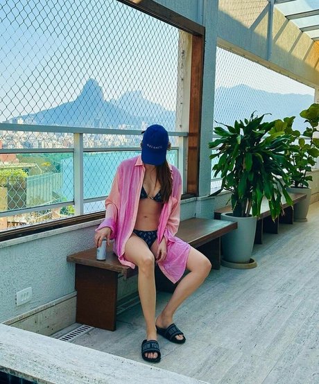 Sophia Abrahao étoile chaude galerie