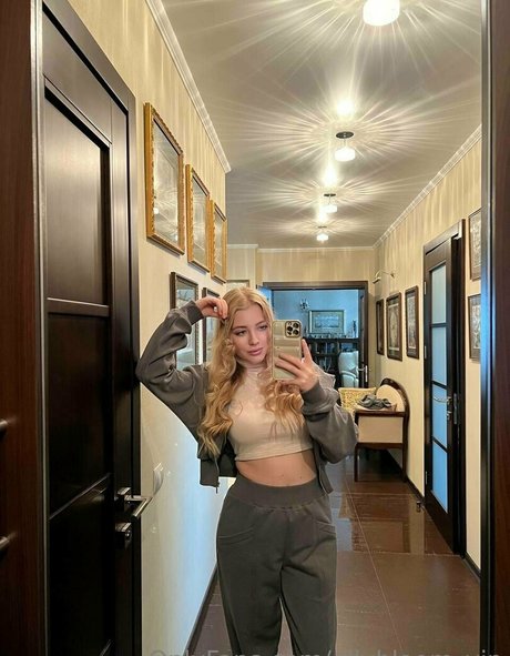 ellybloom vip actrice libre images