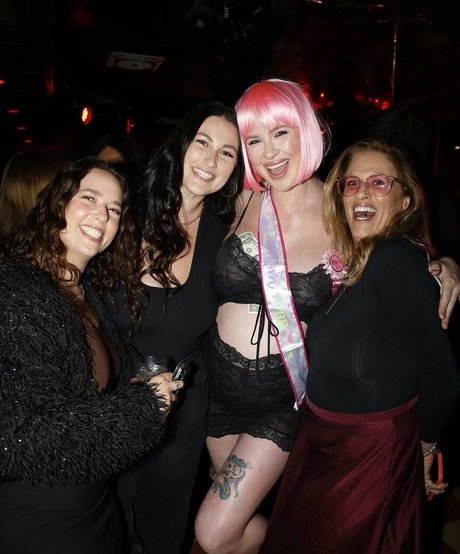 sourire uniquementfans nu parfait photo