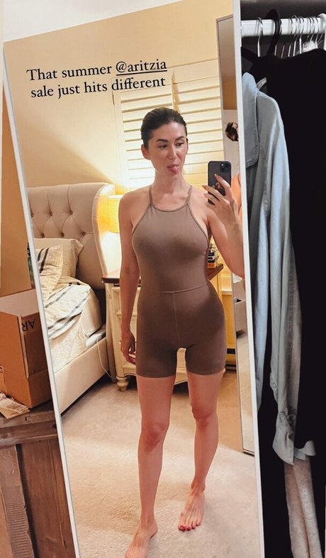 Jewel Staite modèle sexy photo