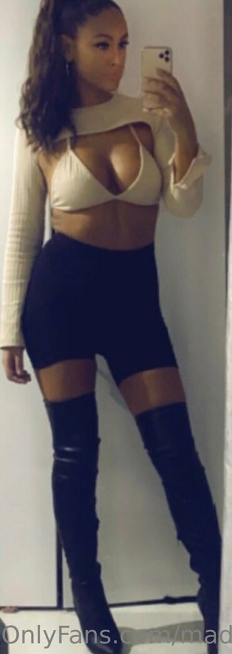 madamedakota étoile de haute qualité img