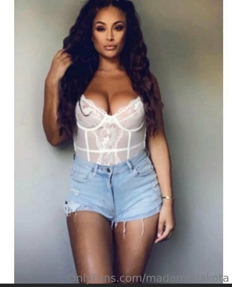 madamedakota modèle nu photo