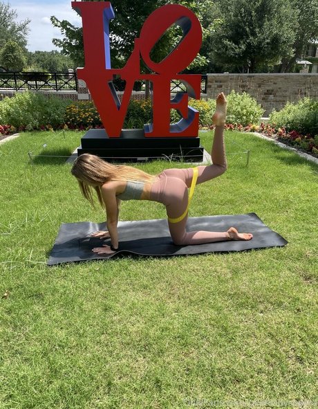 flowwithsky modèle érotique collection