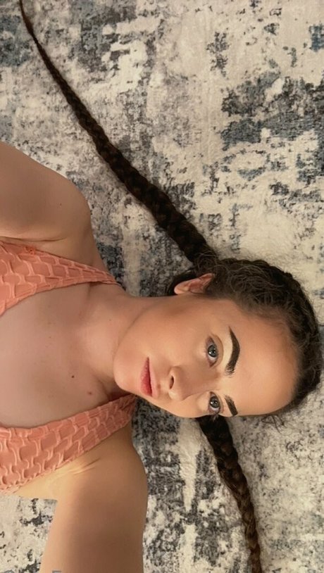 Courtney Sanderson étoile érotique img