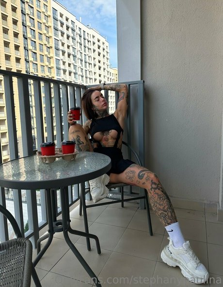 Stephanie Paul star du porno nue des photos