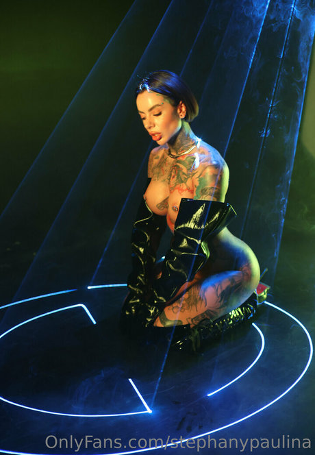 Stephanie Paul actrice sexy images