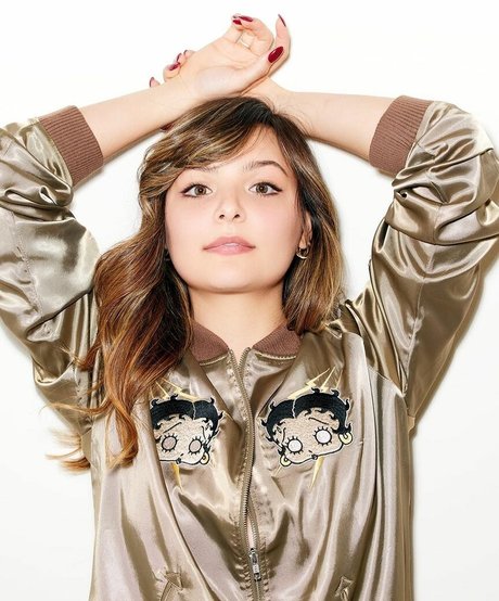 Cassady McClincy modèle exclusif des photos