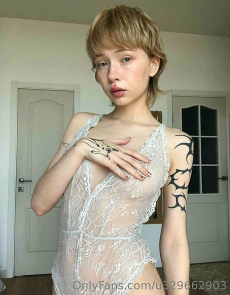 chaton courbé onlyfans adulte érotique galerie