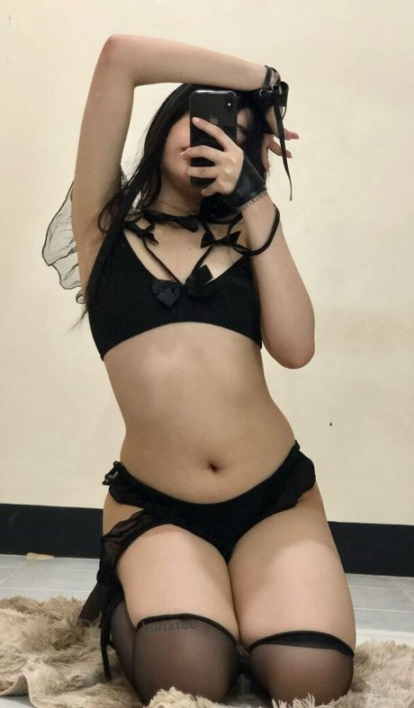 Kurixtee actrice pornographique des photos