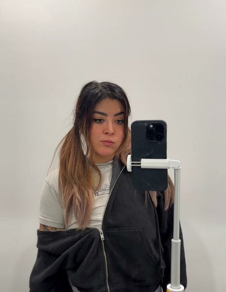 Ashlynn Arias modèle joli images