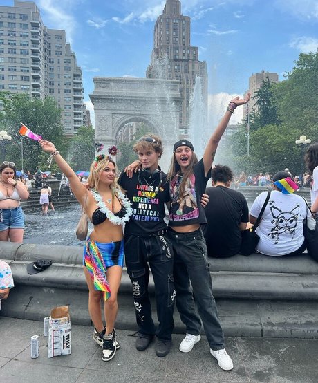 Claudia Conway star pornographique photos