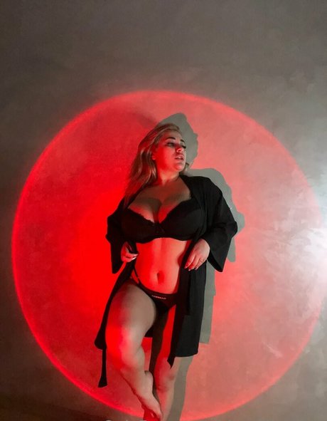 blondiiie rose actrice xxx archive