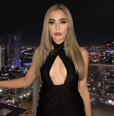 Viperous modèle nu photo