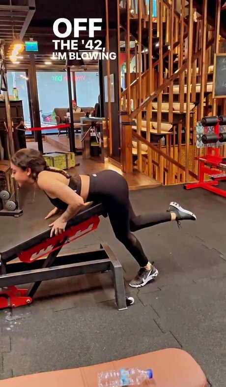 neskaranow modèle porno image