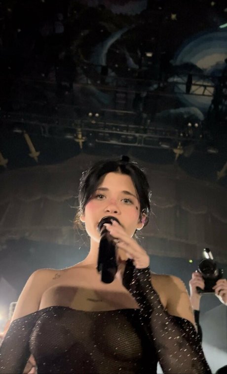 Nessa Barrett star du porno nue images