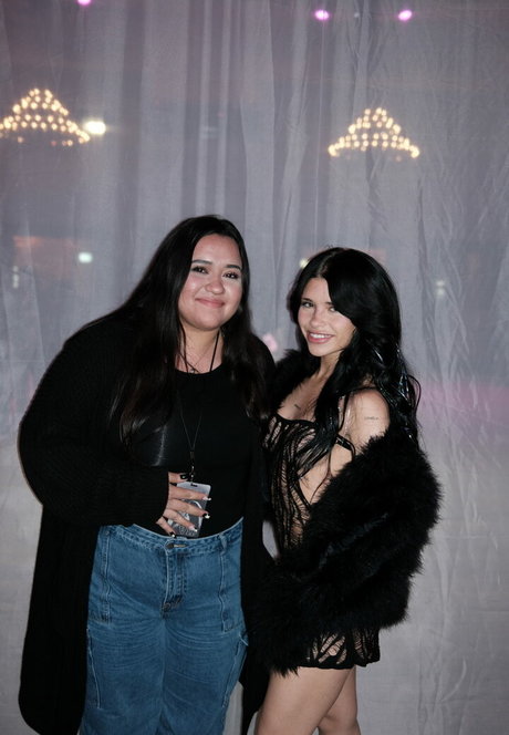 solo aux gros seins uniquementfans sexy nue galerie