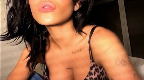 Nessa Barrett jolie étoile img