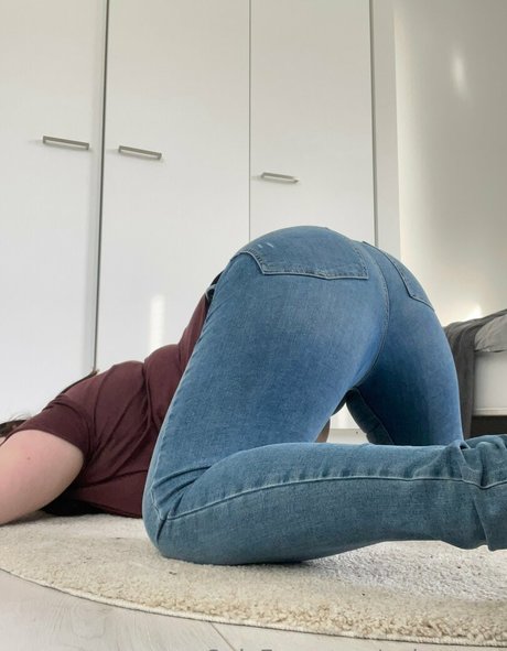 only pervs actrice artistique archive