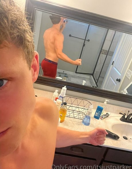 itsjustparker haut modèle img