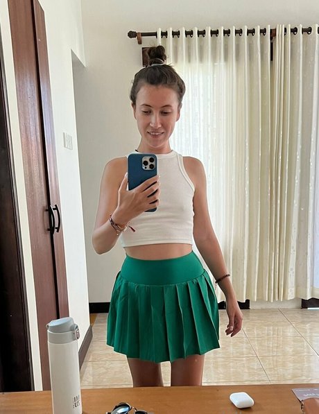 Elina re vip modèle pornographique photo