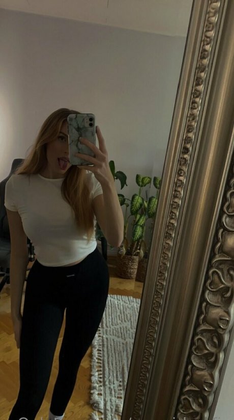 swegirlmafia top star photos