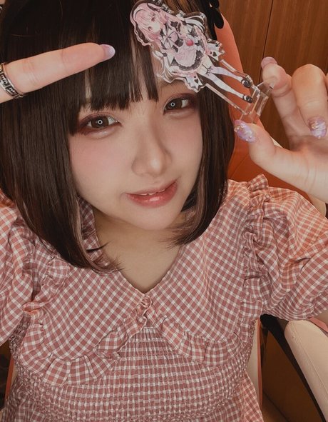 Yui Hiiragi modèle de haute qualité galerie