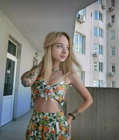 adelmorel star exclusive archive