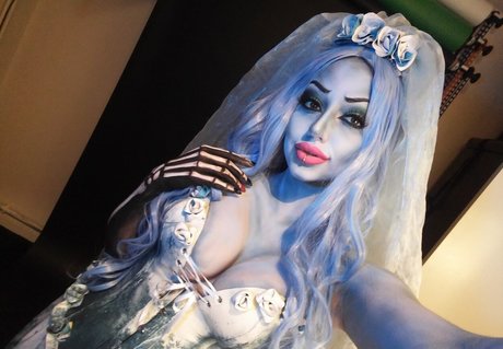 Dani Divine star du porno chaude photos