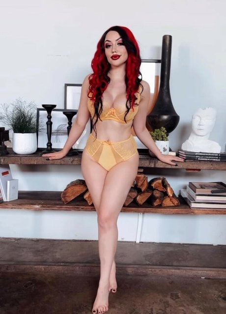 Dani Divine star du sexe images