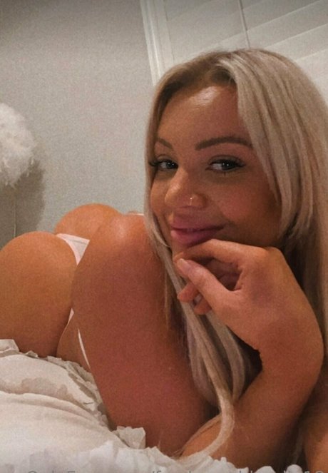 grand-mère poilue onlyfans adulte en haute qualité img