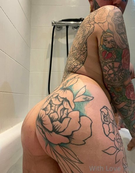 withlove tori actrice nue galeries