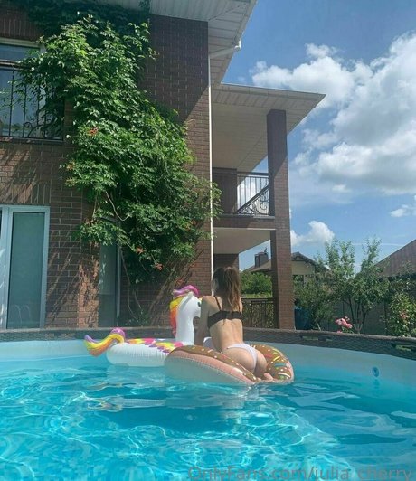 juli love69 actrice artistique galeries