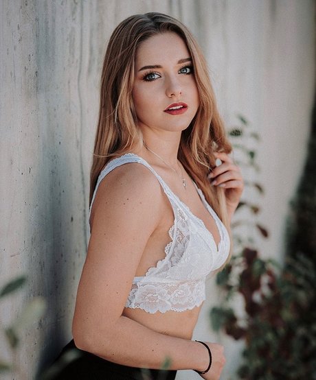 fans de grosses femmes aux gros seins uniquement nu libre collection