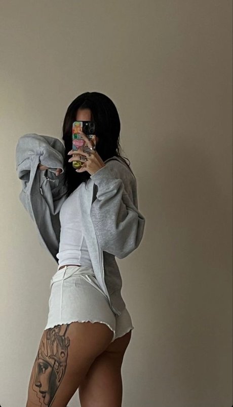 Pelinay Igit modèles nus galeries